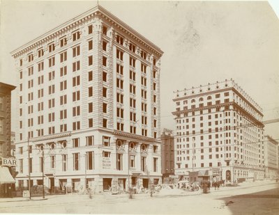 Construction de bâtiment sur le côté ouest de la douzième rue (Tucker Boulevard), au nord de Olive Street - Unknown